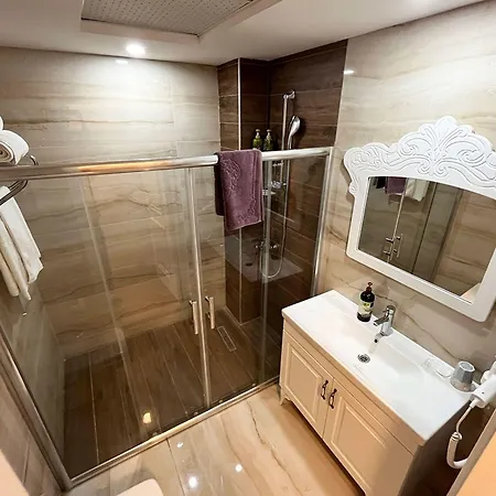 Assos Longevity 4* Sokakagzi