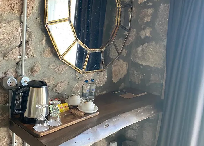 Assos Longevity 4* Sokakagzi