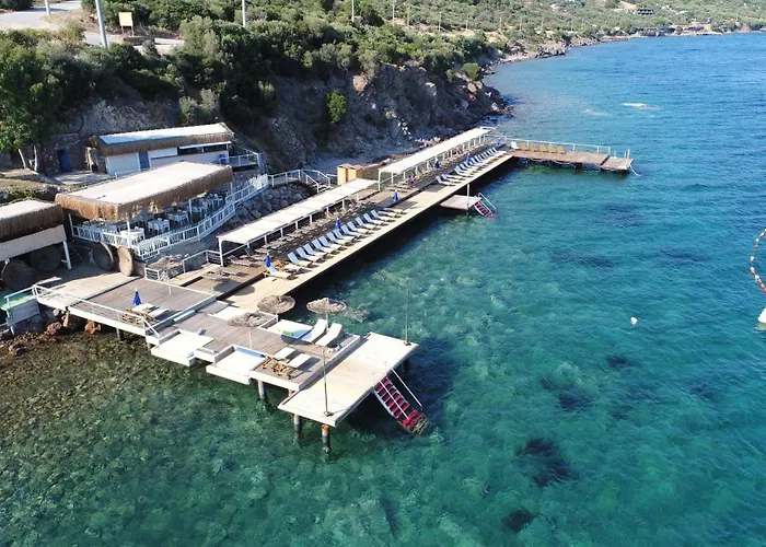 Assos Longevity 4* Sokakagzi